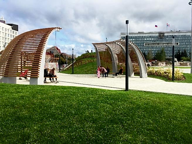 Озеленение городской эспланы в центре Алматы