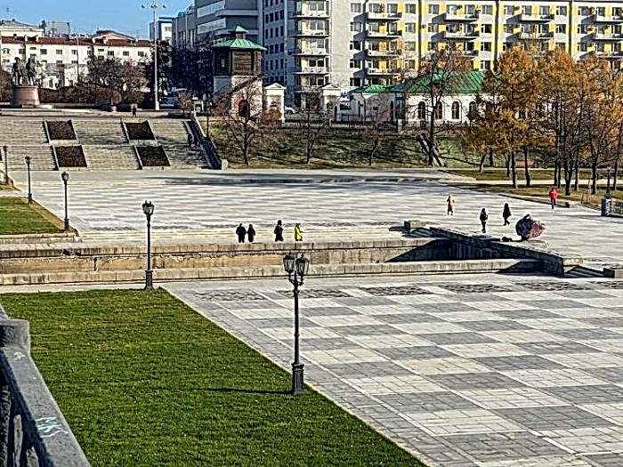 Озеленение моста «Плотинка» в Алматы.