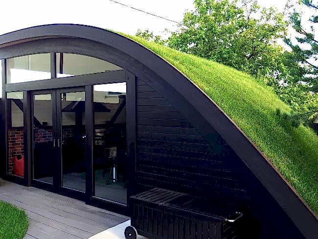 Еще одна вариация рулонного газона - живая кровля!