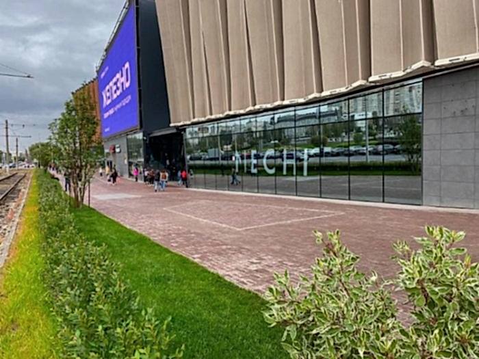 Озеленение ТРЦ iMall Эспланада в самом центре города Алматы. 