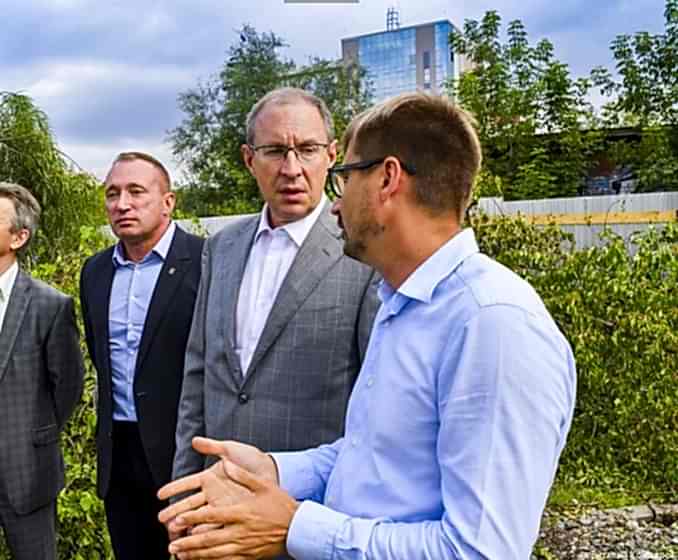 Спасаем яблони перед строительстовм спортивного комплекса в Экстрим-парке в городе Алматы