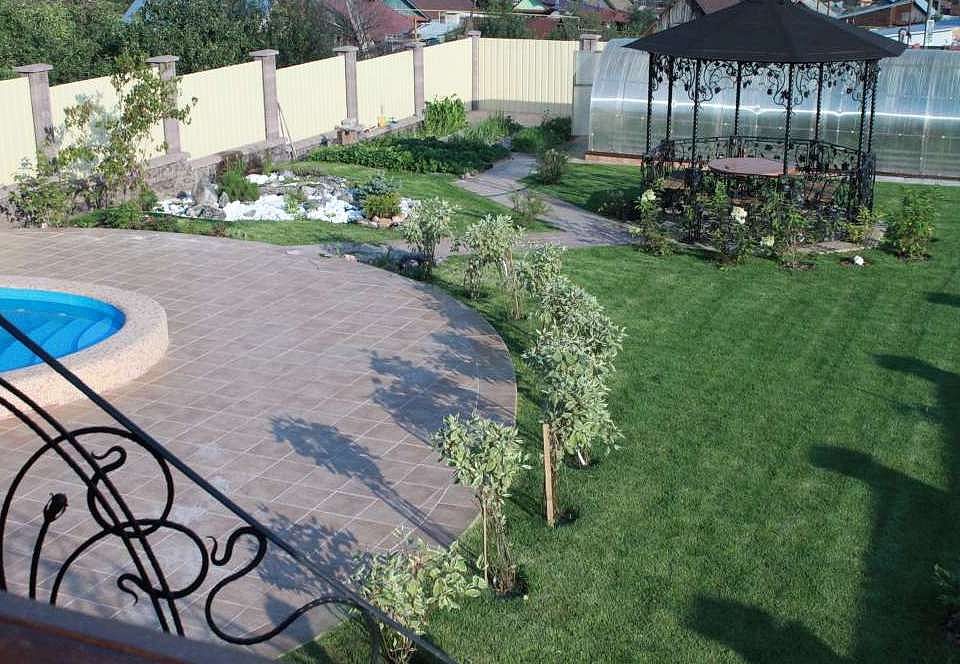 Центр АРТА, озеленение частной территории (Златоуст, 2018) 