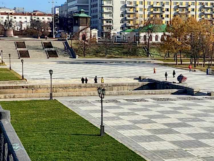 Озеленение моста «Плотинка» в Алматы.